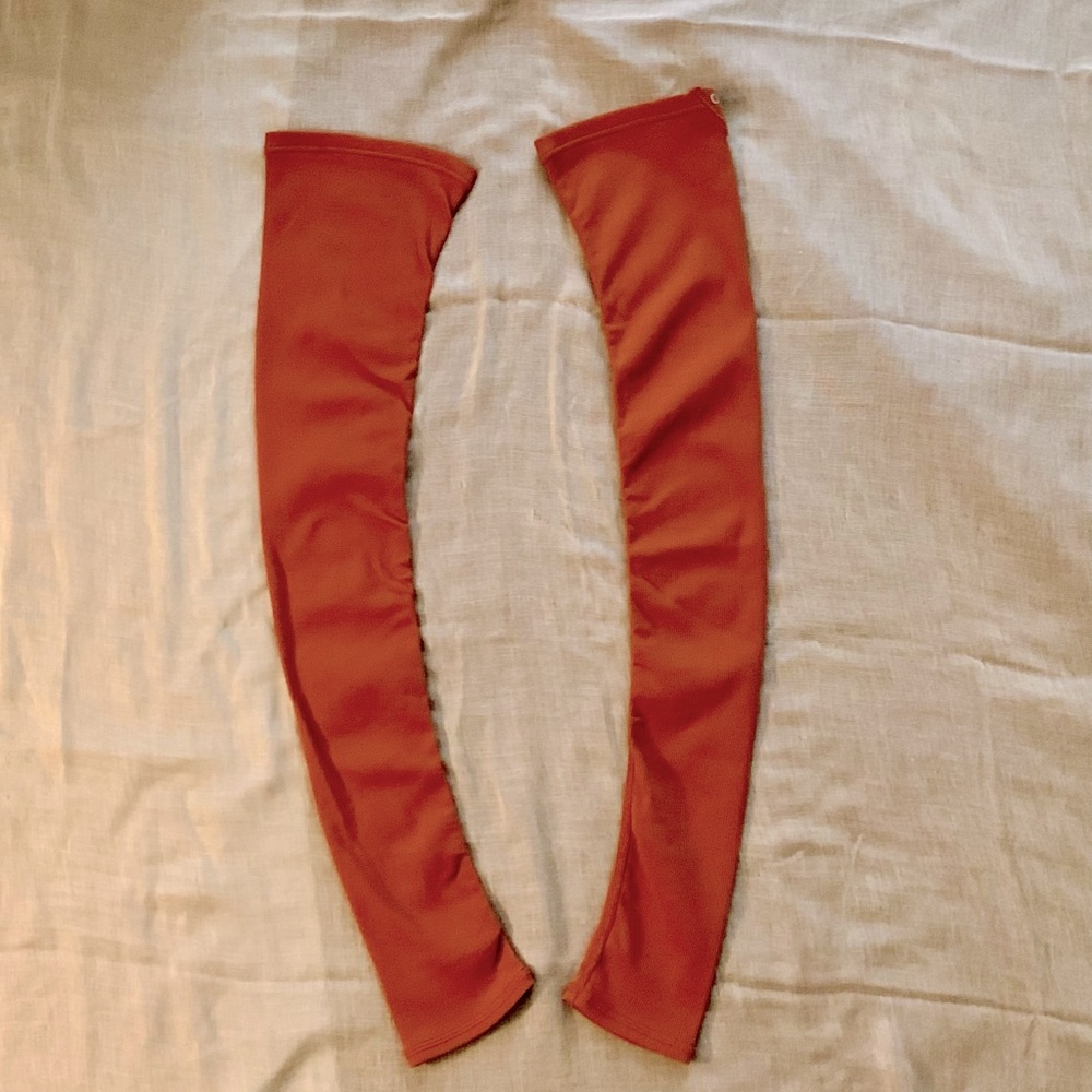 ALO Yoga thigh-high leg warmers 😊😊😊💚